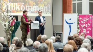 Angelika Grau, PD Dr. Kay Friedrichs, Patientinneninformationstag Des Mammazentrum Hamburg Am Krankenhaus Jerusalem, HanseMerkur Hauptsitz, Hamburg, 14.02.2016