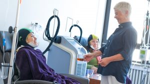 BCN Sabine Scheefe Mit Kühlkappen Patientinnen